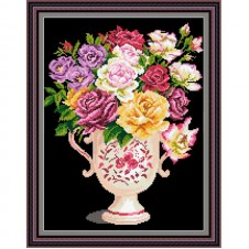 Рисунок - схема на ткани - "Розы в фарфоровой вазе"